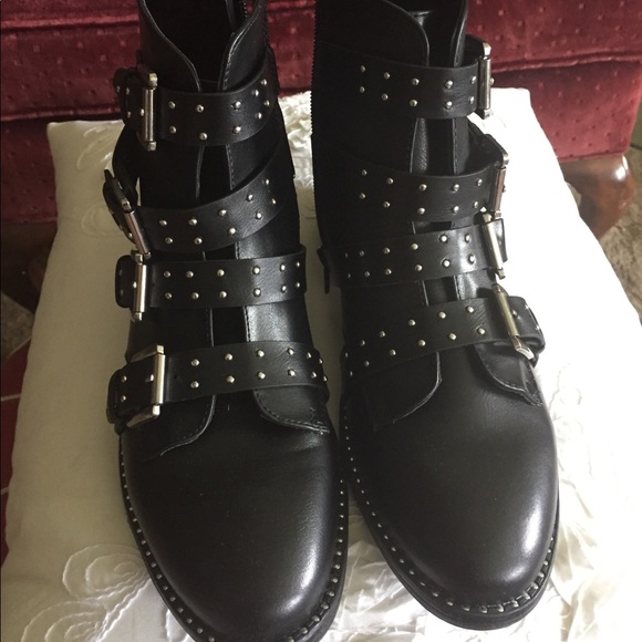 Steve Madden Reena Women/'s Faux Leather Side Zip Studded Fashion Ankle Boots